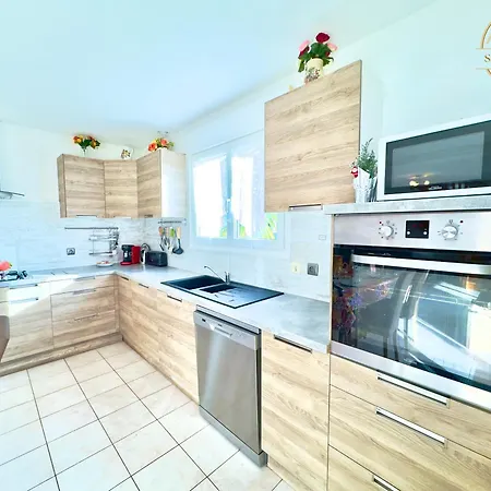 Les Lauriers -3 Chambres, Climatisation, Terrasse, Jardin, Bbq & Plancha- Sudsejourconciergerie Holiday home *